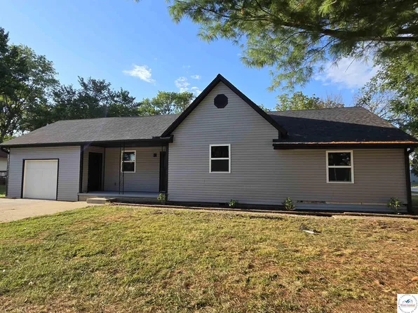 417 S 8th St, Clinton, MO 64735