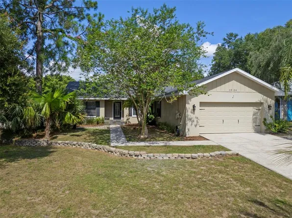 1004 Classic Dr, Valrico, FL 33594