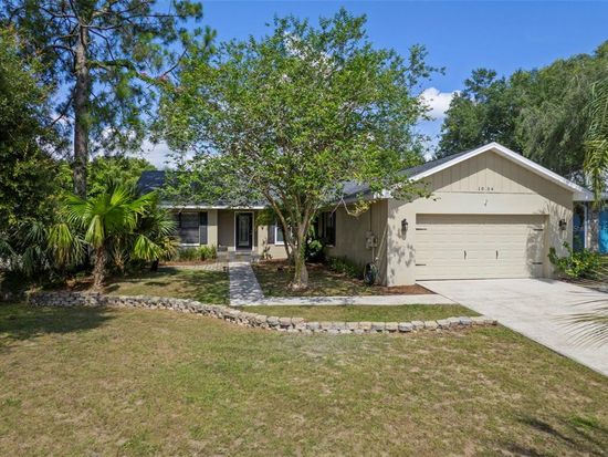 1004 Classic Dr, Valrico, FL 33594