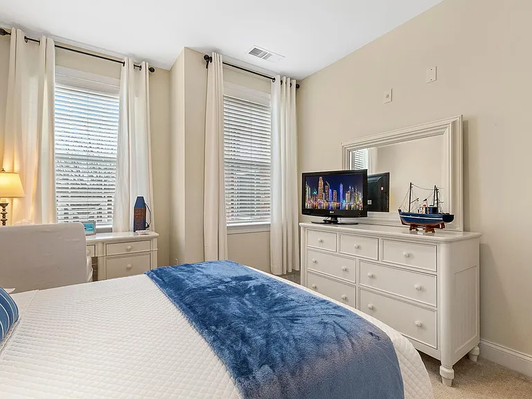 10400 Rosegate Ct #201 — Photo 41