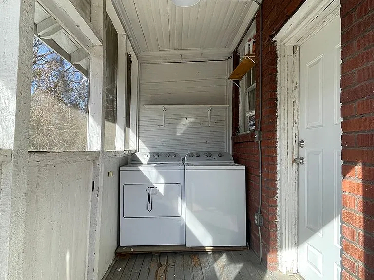 147 S Pickens St — Photo 11