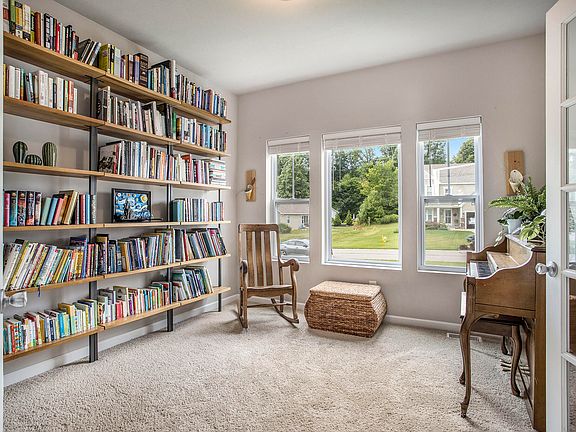 3rd image of 305 Kensington Cir
