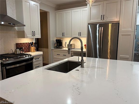 5th image of 14193 Fernwood Cir
