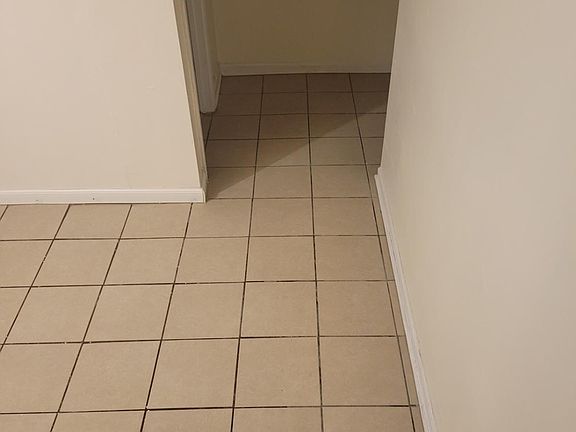 3rd image of 7316 S Saint Lawrence Ave APT 2F
