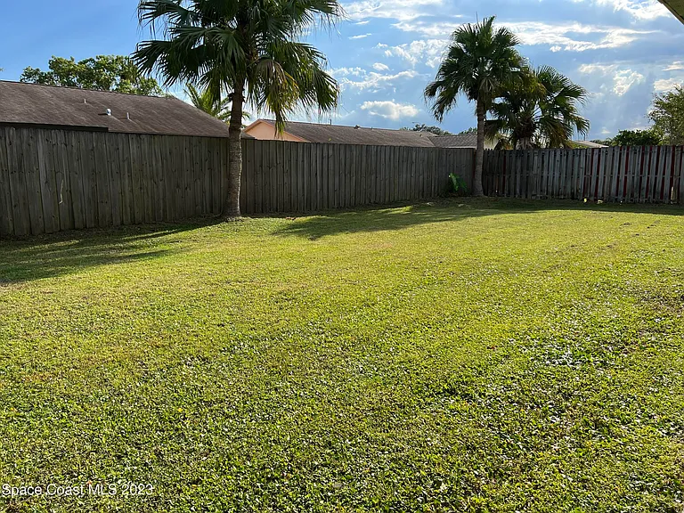 1911 Talloak Rd — Photo 15