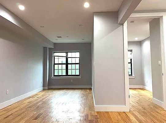 3rd image of 584 Bainbridge St #33