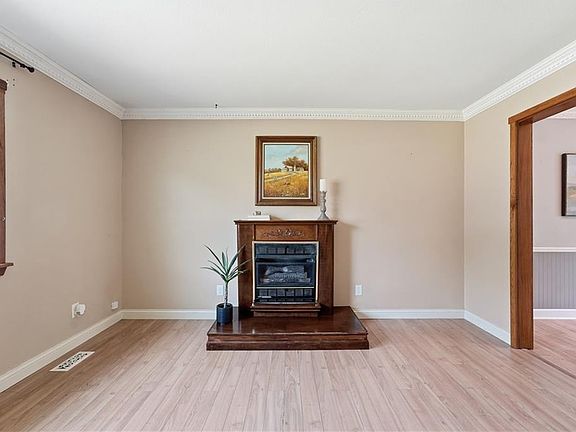 3rd image of 300 E Mason St