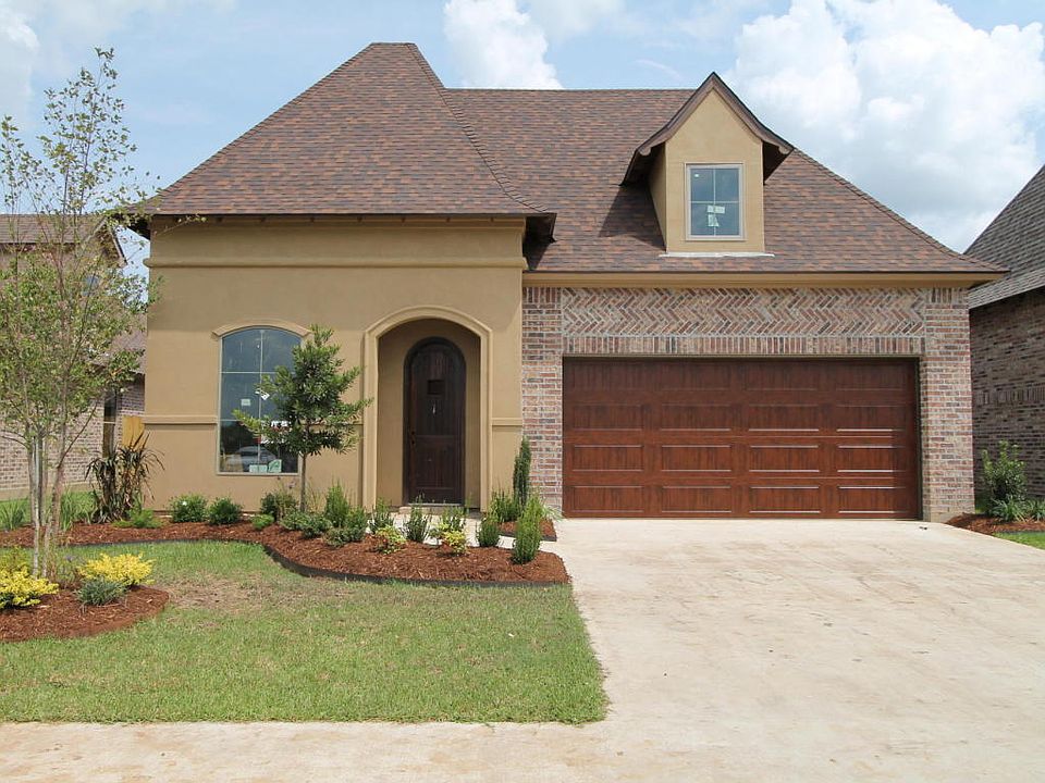 1st image of 201 Golden Cypress Dr.