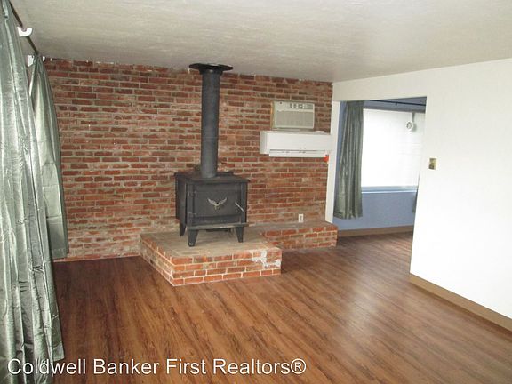 3rd image of 105 Winnebago St