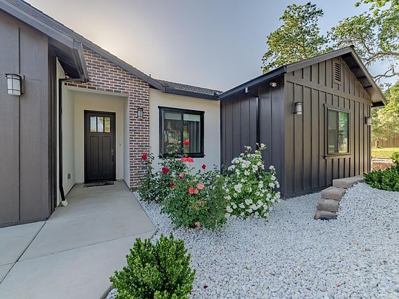 4th image of 8047 Holly Dr