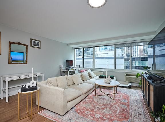 4th image of 211 E Ohio St APT 1219