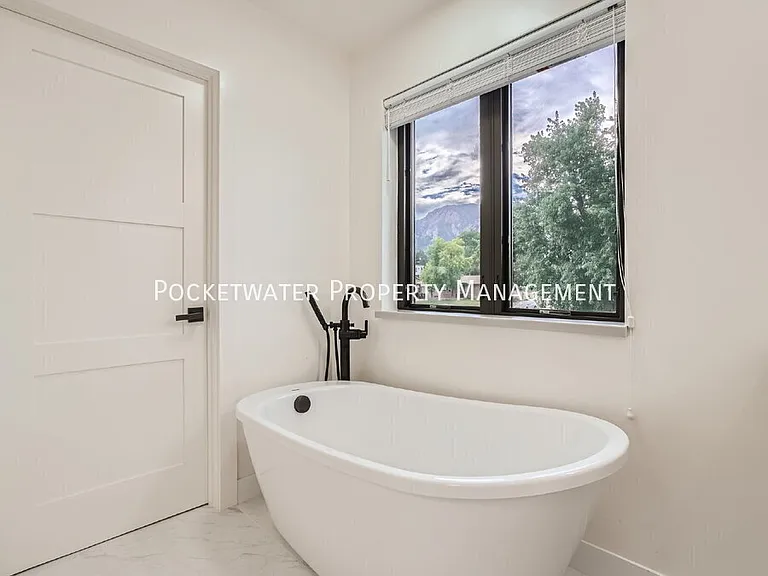 3595 Darley Ave — Photo 18