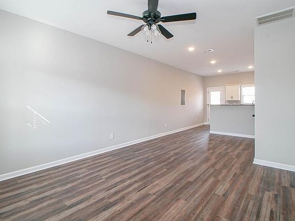 2nd image of 1115-E4 Hillwood Dr