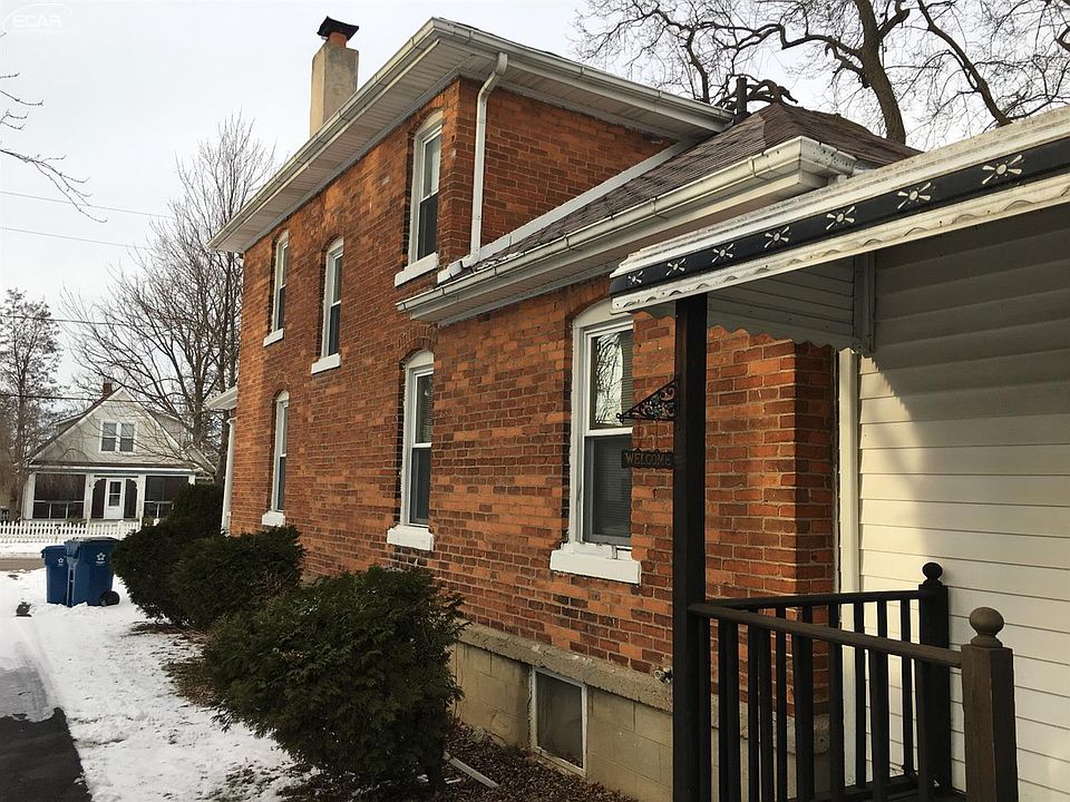 1st image of 121 Sawyer St