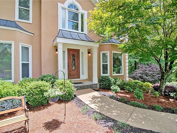 3rd image of 404 Briardale Ct