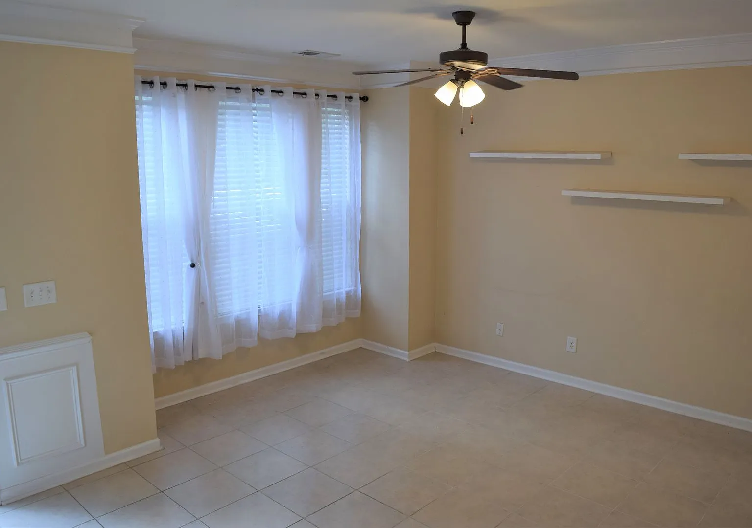Beautiful Townhome - Great Location — Photo 4