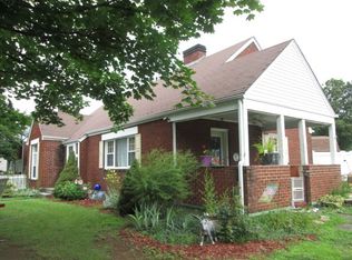 543 E Rockingham St, Elkton, VA 22827