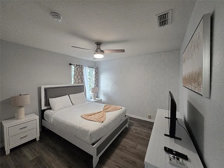 930 Oxford Dr — Photo 30