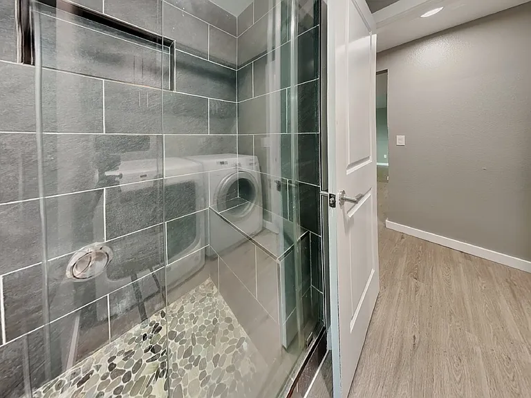1105 S Woodlawn St #2 — Photo 29