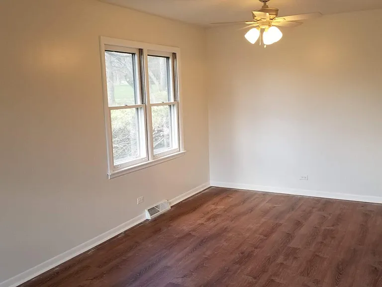 29W730 North Ave — Photo 17