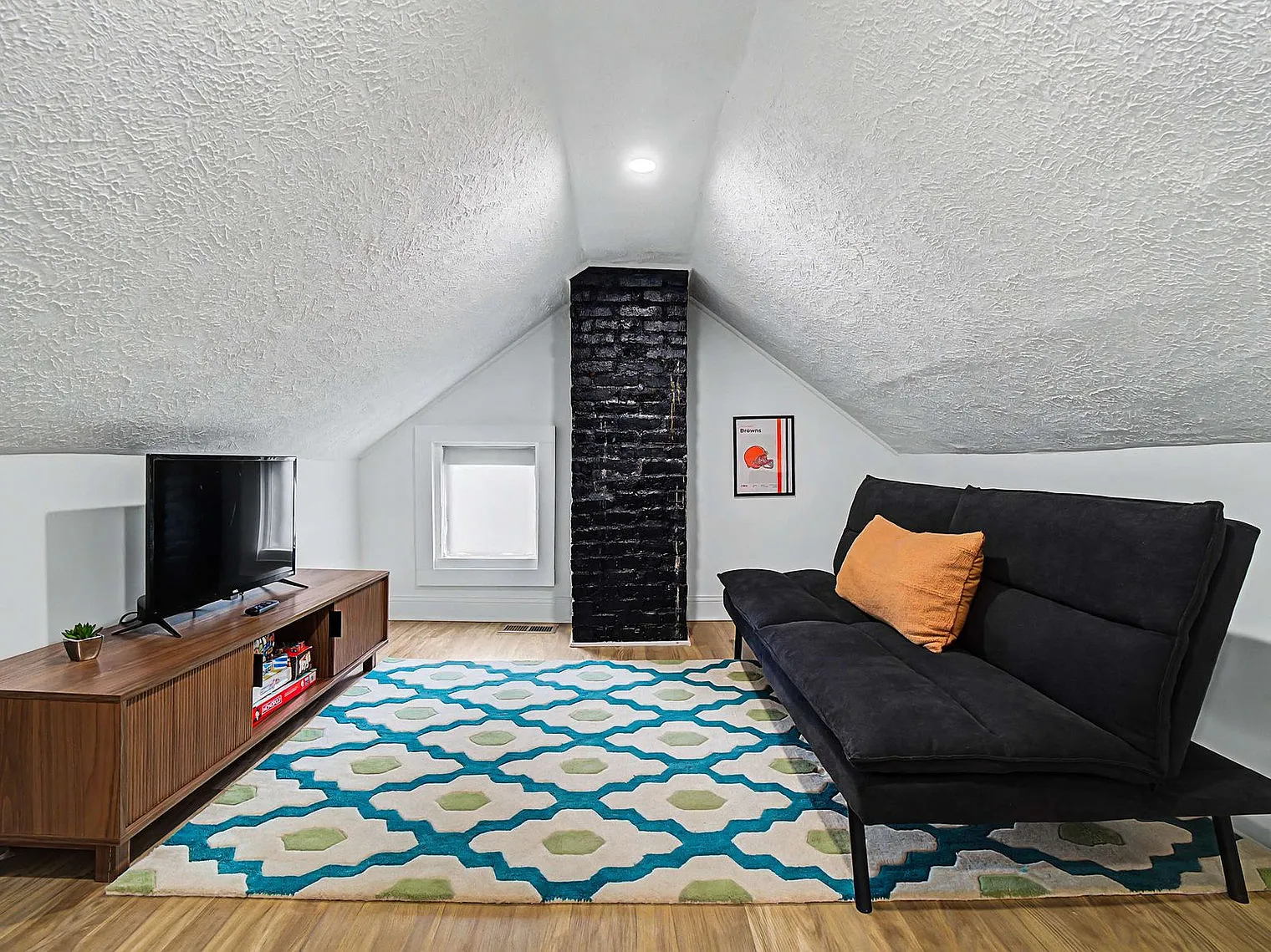 3 bed, 2.0 bath, 1528 sqft, $4,528 — Photo 3