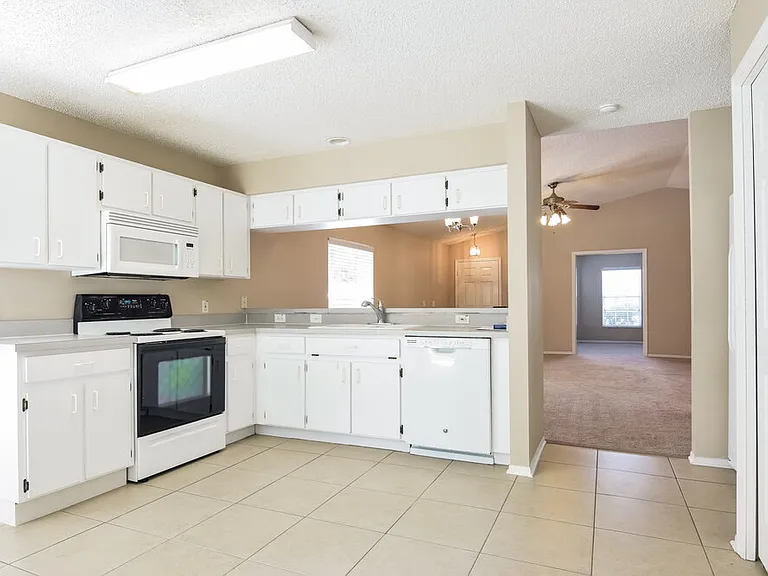 8713 Morrison Oaks Ct — Photo 6