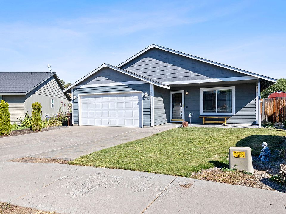 1st image of 2457 NE Jackalope Ct