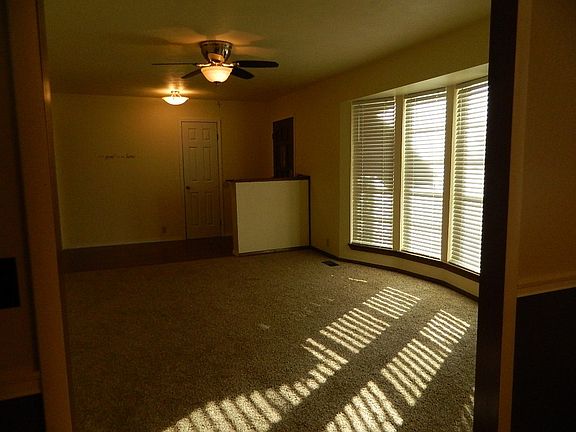 5th image of 618 W Downing St