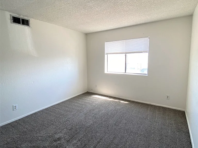 Vista on Majestic — Photo 20