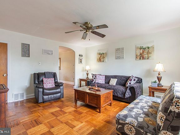 4th image of 643 Devereaux Ave