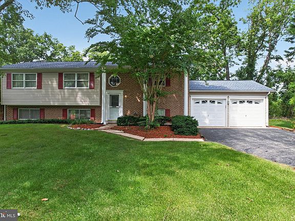 3rd image of 3925 Shamrock Ct