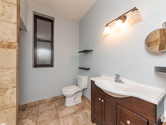 4th image of 1635 N Ashland Ave APT 2