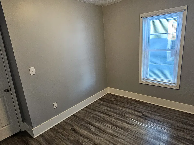 244 W Douglass St — Photo 22