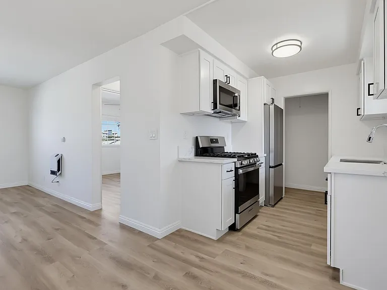 6633 Crenshaw Blvd #8 — Photo 6