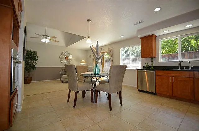 570 Altamont Dr — Photo 6