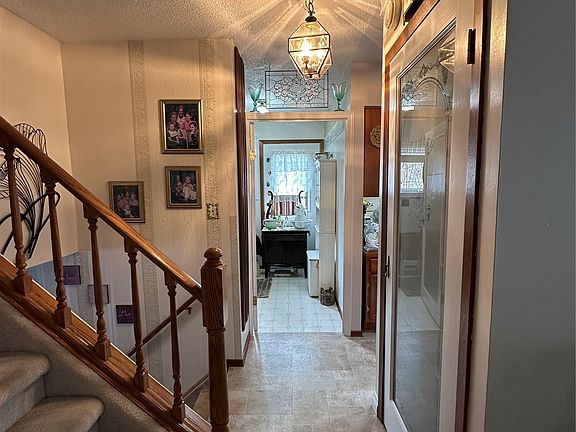 3rd image of 32 4th Street SE