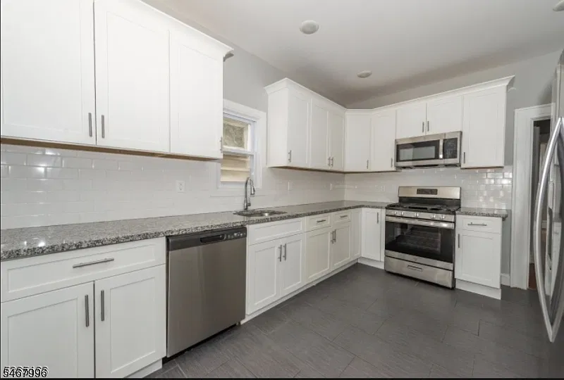 3 bed, 1.0 bath, $3,000 — Photo 4