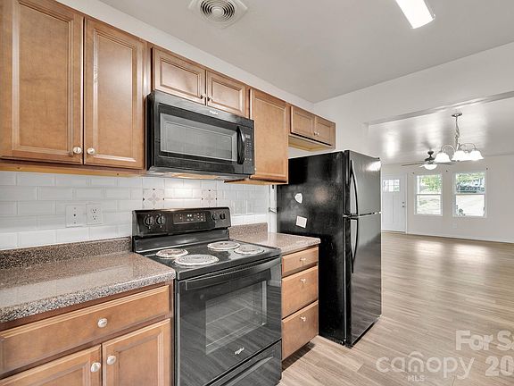 4th image of 372 E Mills Ave