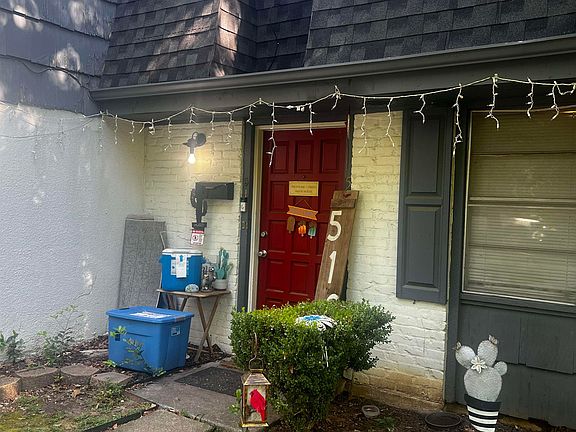 4th image of 514 E 6th St