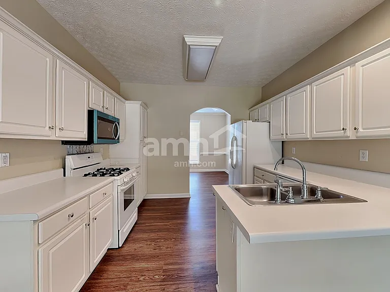 136 Spring Meadows Ave — Photo 3
