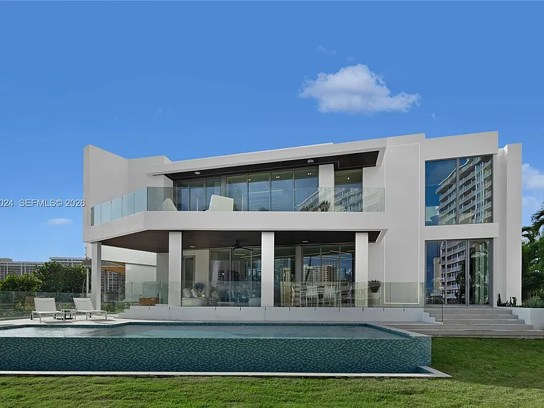 501 Palm Dr — Photo 5