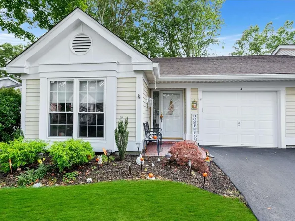 4 Flanders #4, Ridge, NY 11961
