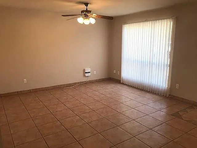 902 Quartz Ct #B — Photo 2
