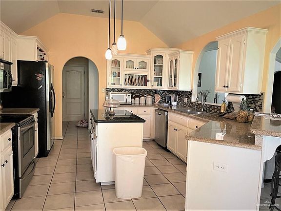 4th image of 2511 Dove Ave