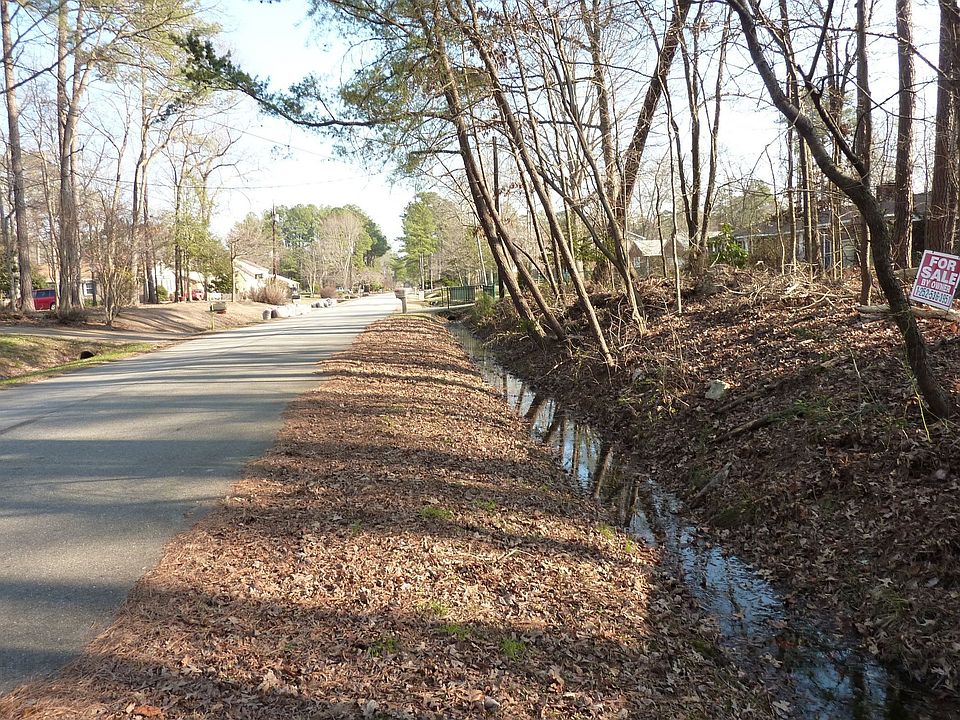 2nd image of 511 Meadowfield Rd