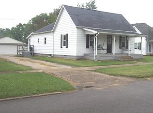 70 2nd St SW, Linton, IN 47441