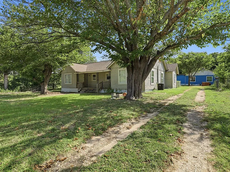 808 Mill St — Photo 23