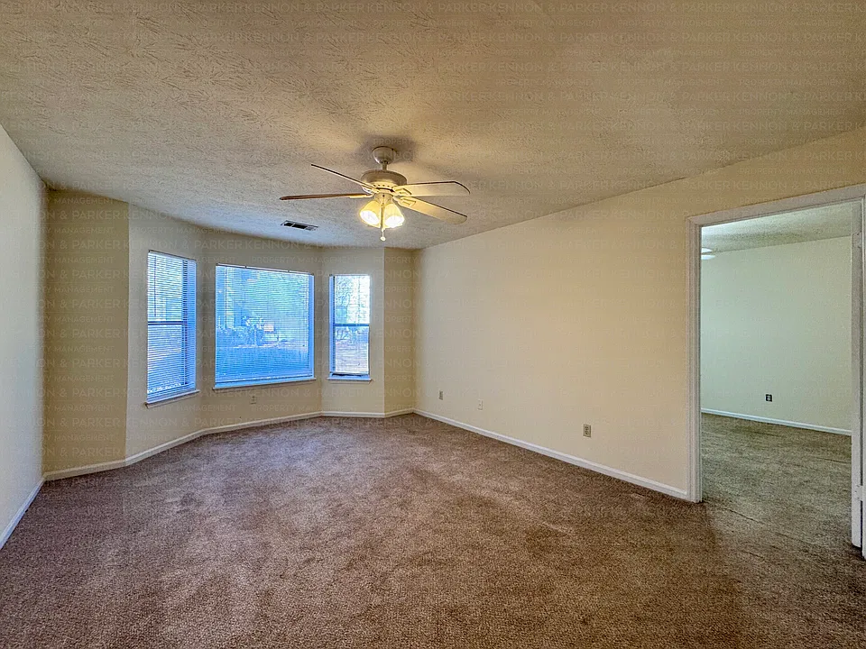 Living Room 16'5 x 12'3