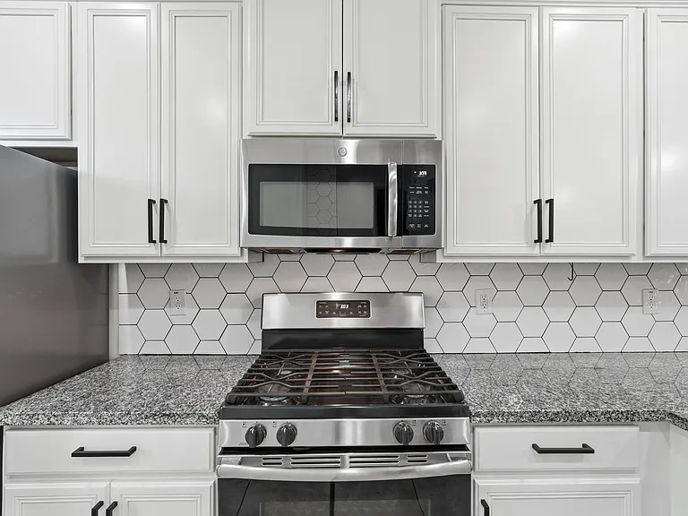 216 E Beatryce St — Photo 11