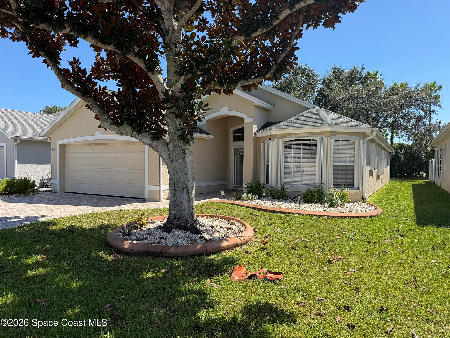 3 bed, 2.0 bath, 1933 sqft, $2,800 — Photo 2